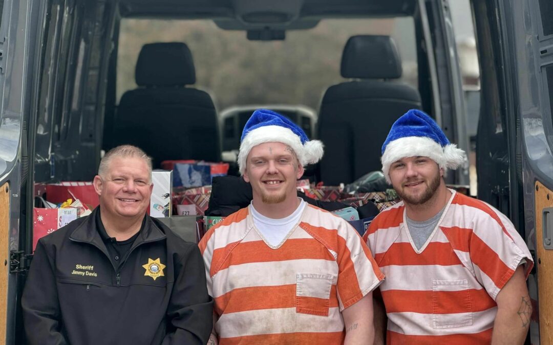 Loudon County Sheriff’s Office Delivers Toys for Tots to Loudon County Families